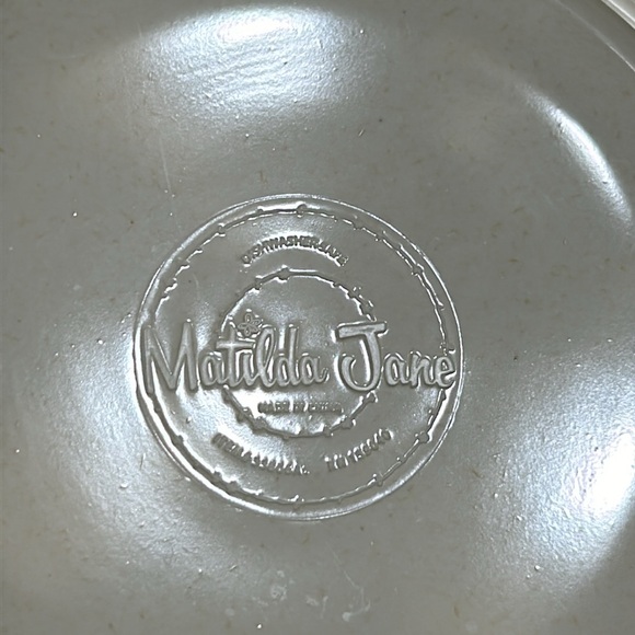 Matilda Jane Hostess Exclusive pitcher with lid and chip and dip serving set. - Picture 5 of 8